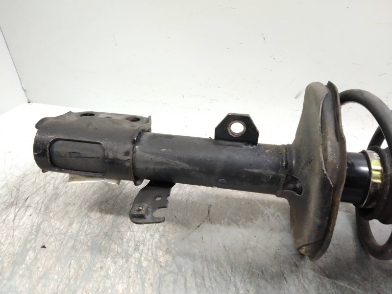 Recambio de amortiguador delantero izquierdo para toyota avensis wagon (t25) 2.0 d-4d executive referencia OEM IAM   