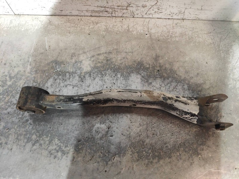 Recambio de brazo suspension inferior trasero derecho para mitsubishi montero (v60/v70) 3.2 di-d avance (5-ptas.) referencia OEM