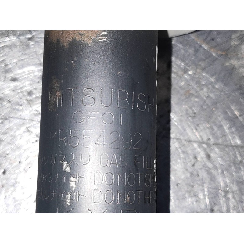 Recambio de amortiguador delantero derecho para mitsubishi montero (v60/v70) 3.2 di-d avance (5-ptas.) referencia OEM IAM MR5542