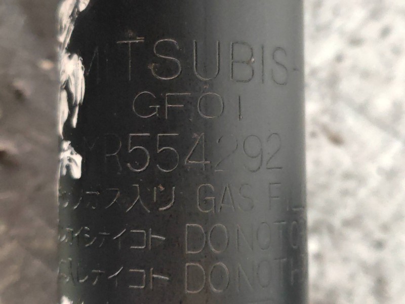 Recambio de amortiguador delantero izquierdo para mitsubishi montero (v60/v70) 3.2 di-d avance (5-ptas.) referencia OEM IAM MR55