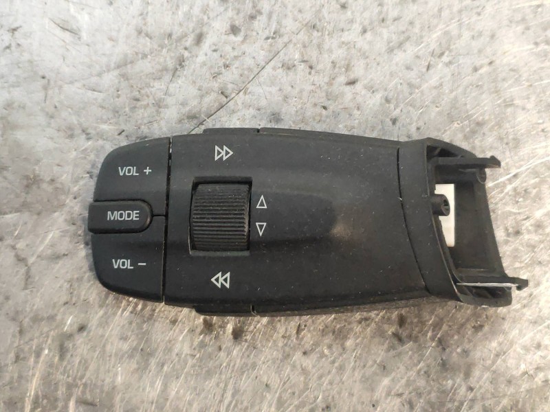 Recambio de mando multifuncion para seat ibiza sc (6j1) sport referencia OEM IAM    Recambio de mando multifuncion para seat ibiza sc (6j1) sport referencia OEM IAM