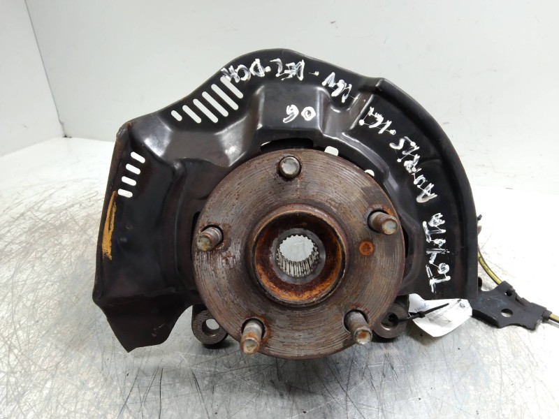 Recambio de mangueta delantera derecha para toyota auris 1.6 16v cat referencia OEM IAM   