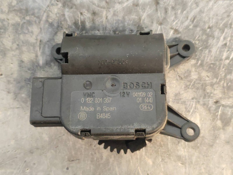 Recambio de motor apertura trampillas climatizador para seat ibiza sc (6j1) bocanegra referencia OEM IAM 0132801357  