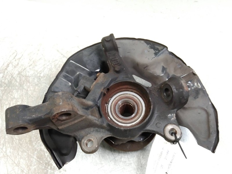 Recambio de mangueta delantera derecha para toyota avensis berlina (t25) 2.4 16v cat referencia OEM IAM   