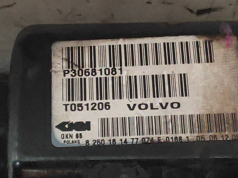 Recambio de transmision delantera derecha para volvo xc70 d5 awd ocean race referencia OEM IAM 30681081  