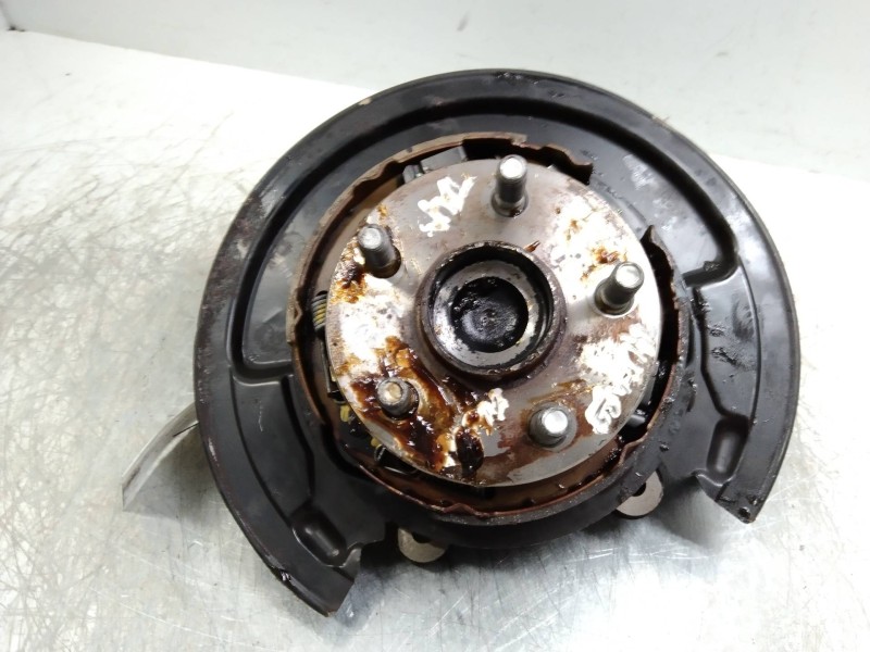 Recambio de mangueta trasera izquierda para toyota avensis wagon (t25) 2.0 turbodiesel cat referencia OEM IAM   