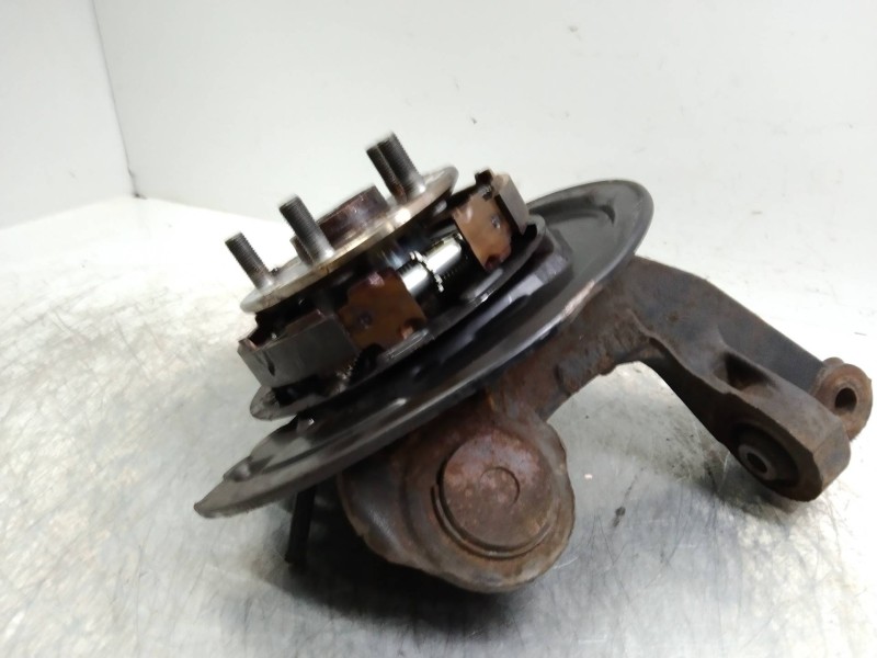 Recambio de mangueta trasera izquierda para toyota avensis wagon (t25) 2.0 turbodiesel cat referencia OEM IAM   