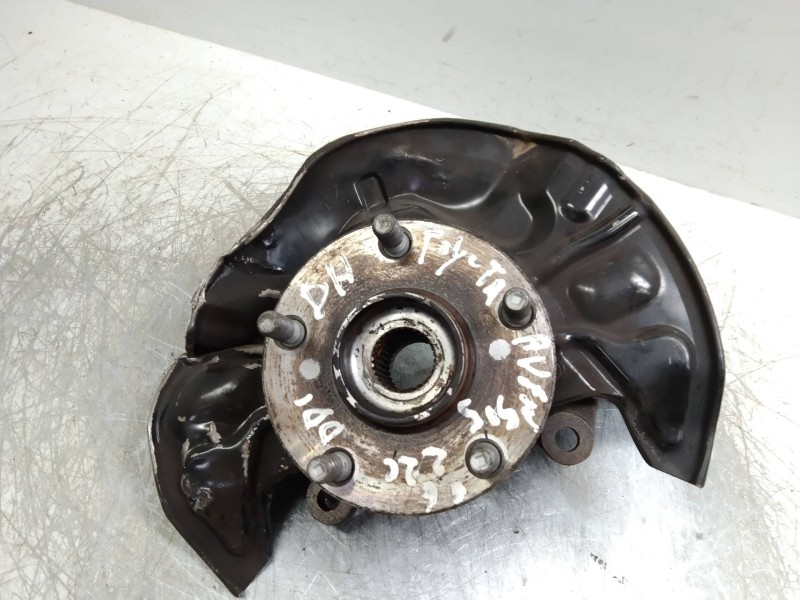 Recambio de mangueta delantera derecha para toyota avensis berlina (t25) referencia OEM IAM   