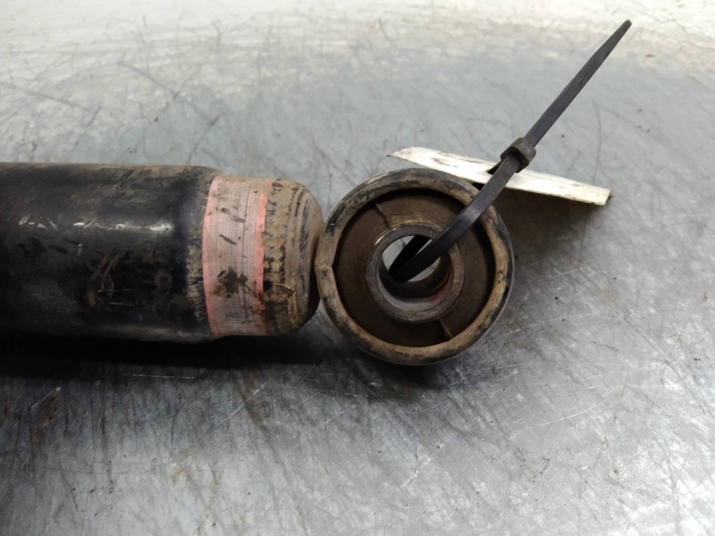 Recambio de amortiguador delantero para toyota hilux 2.4 referencia OEM IAM   