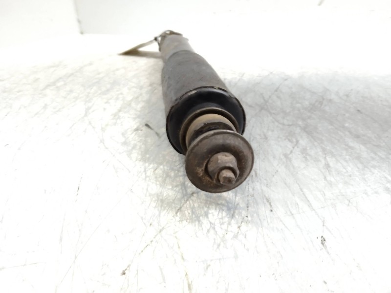 Recambio de amortiguador delantero para toyota hilux 2.4 referencia OEM IAM   
