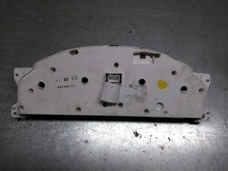 Recambio de cuadro instrumentos para volvo xc70 2.4 diesel cat referencia OEM IAM 30682277 69594220T 