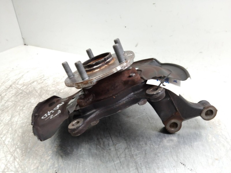 Recambio de mangueta delantera derecha para toyota avensis cross sport (t27) advance referencia OEM IAM   