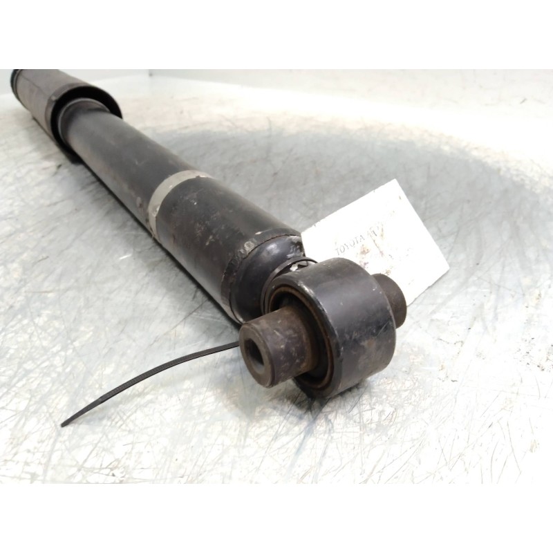 Recambio de amortiguador trasero para toyota auris 2.0 d-4d cat referencia OEM IAM   