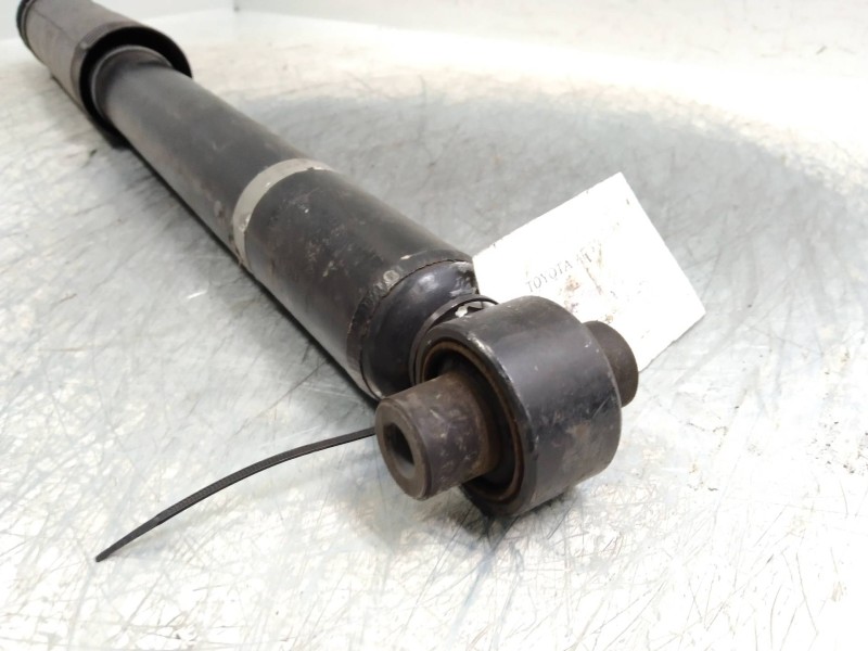 Recambio de amortiguador trasero para toyota auris 2.0 d-4d cat referencia OEM IAM   