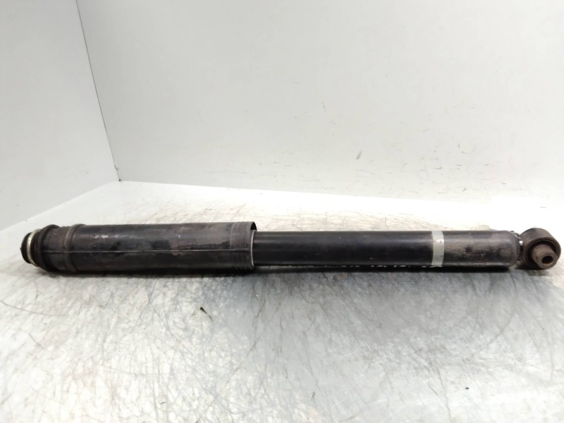 Recambio de amortiguador trasero para toyota auris 1.6 16v cat referencia OEM IAM   