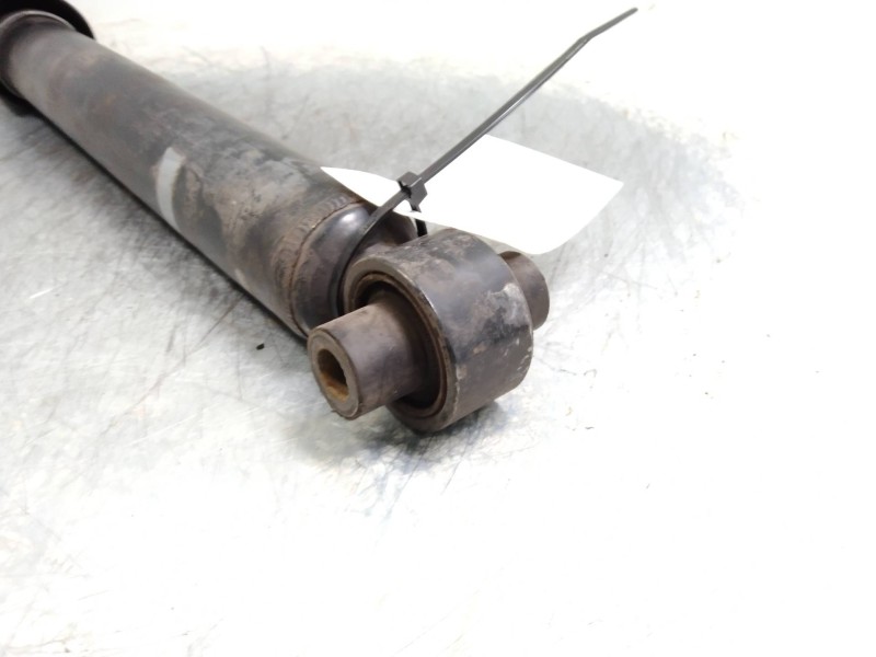 Recambio de amortiguador trasero para toyota auris 1.6 16v cat referencia OEM IAM   