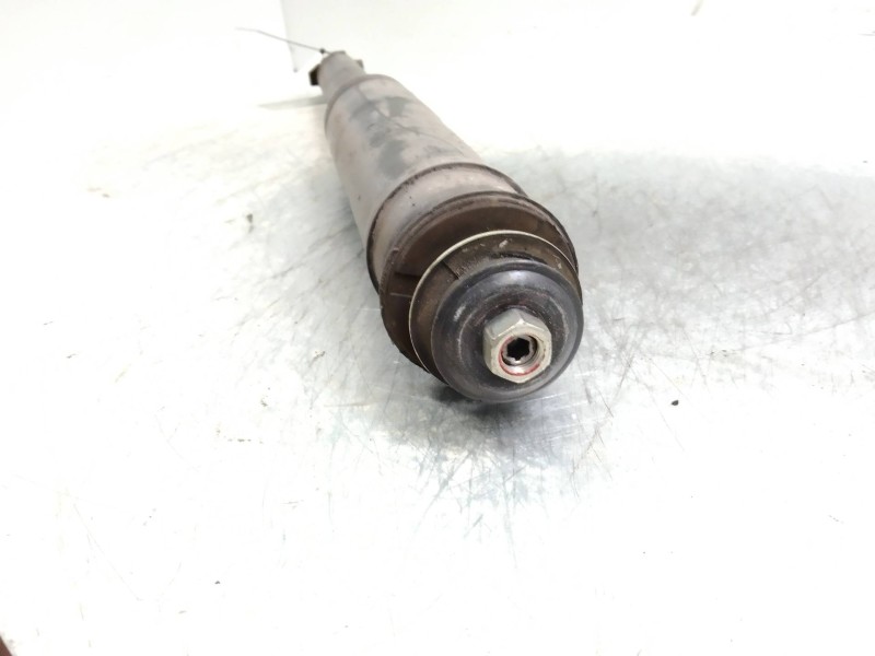 Recambio de amortiguador trasero para toyota auris 1.6 16v cat referencia OEM IAM   