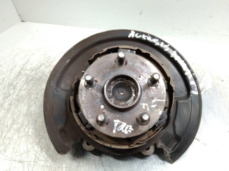 Recambio de mangueta trasera derecha para toyota avensis berlina (t25) 2.0 turbodiesel cat referencia OEM IAM   