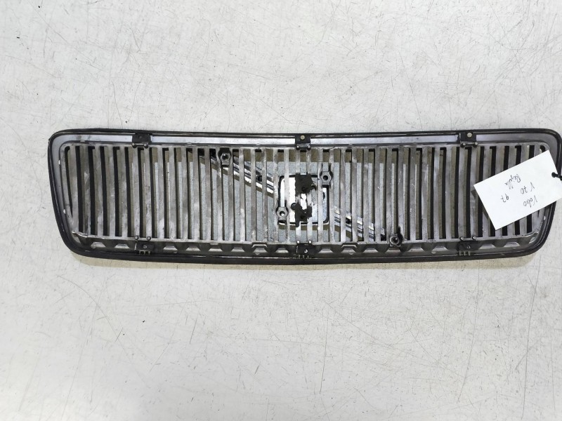 Recambio de rejilla delantera para volvo v70 familiar 2.5 turbodiesel referencia OEM IAM   
