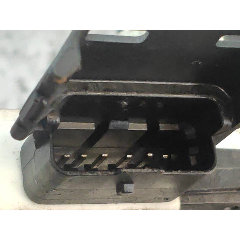 Recambio de motor cierre centralizado delantero izquierdo para citroen berlingo station wagon xtr plus referencia OEM IAM 828406