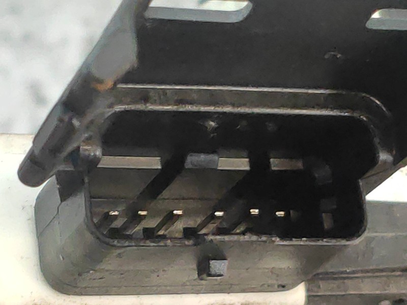 Recambio de motor cierre centralizado delantero izquierdo para citroen berlingo station wagon xtr plus referencia OEM IAM 828406