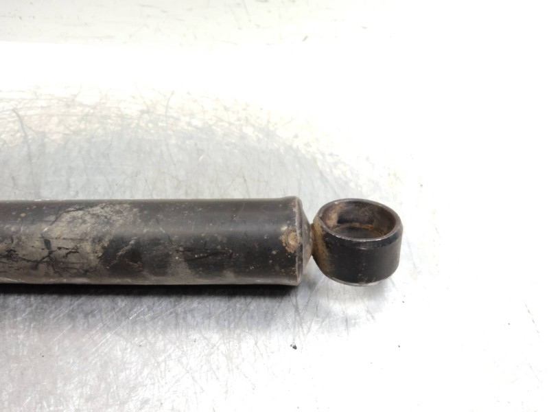 Recambio de amortiguador trasero para toyota hilux 2.4 referencia OEM IAM   