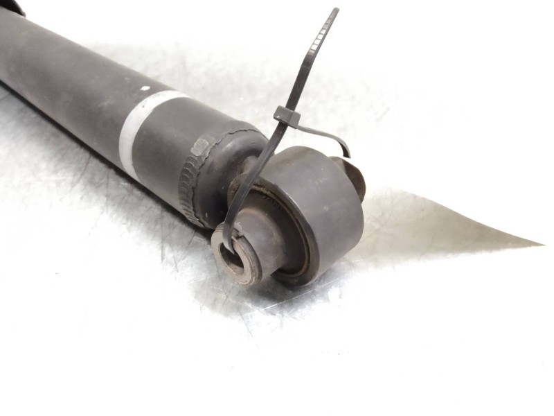 Recambio de amortiguador trasero para toyota prius (nhw30) referencia OEM IAM   