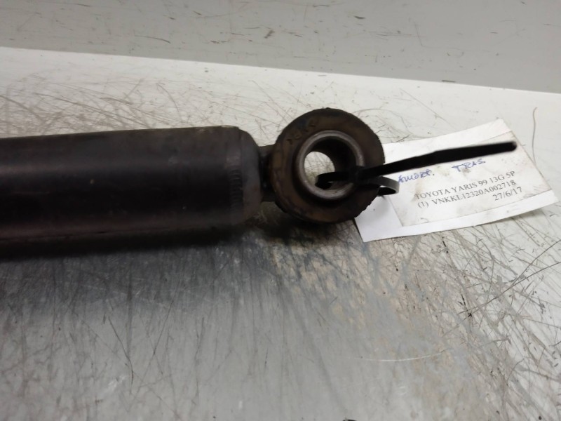 Recambio de amortiguador trasero para toyota yaris (ncp1/nlp1/scp1) 1.3 cat referencia OEM IAM   