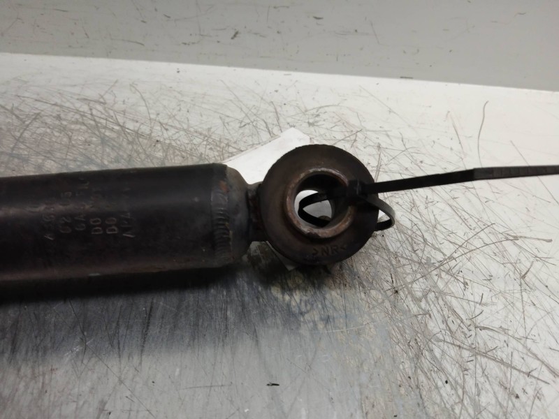 Recambio de amortiguador trasero para toyota yaris (ncp1/nlp1/scp1) 1.3 cat referencia OEM IAM   