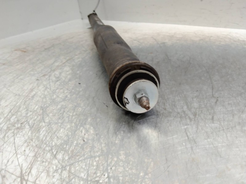 Recambio de amortiguador trasero para toyota yaris connect referencia OEM IAM   