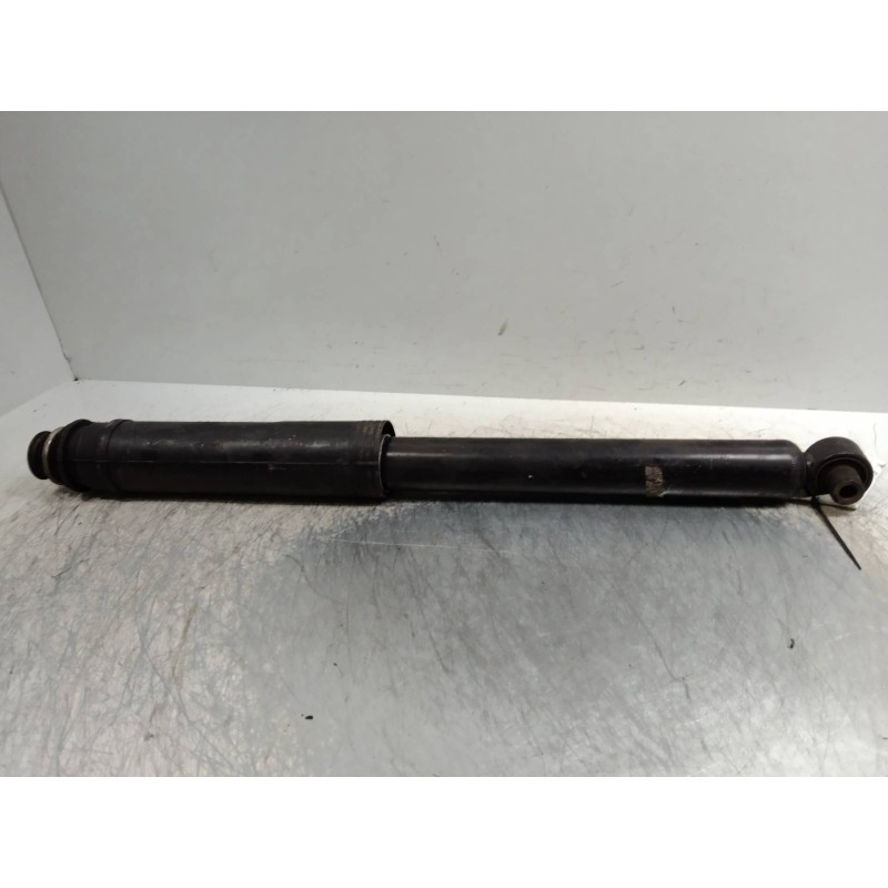Recambio de amortiguador trasero para toyota auris 2.0 d-4d cat referencia OEM IAM   