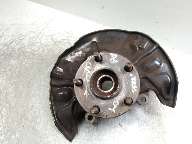 Recambio de mangueta delantera derecha para toyota corolla verso (r1) 2,2 d-4d sport referencia OEM IAM   