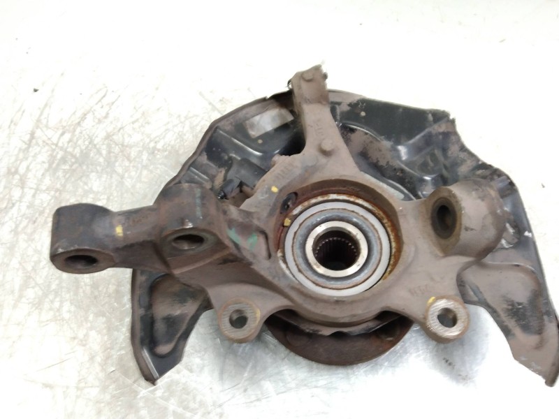 Recambio de mangueta delantera derecha para toyota corolla verso (r1) 2,2 d-4d sport referencia OEM IAM   