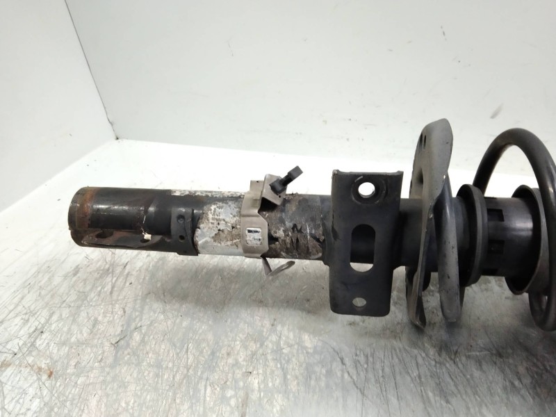 Recambio de amortiguador delantero derecho para volkswagen fox (5z1) básico referencia OEM IAM   