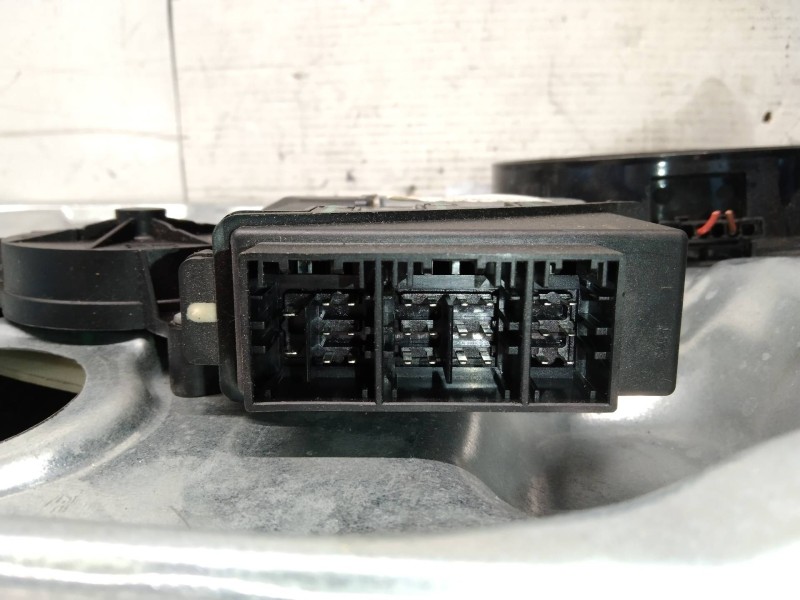 Recambio de elevalunas delantero derecho para volkswagen polo (9n1) highline referencia OEM IAM 602959801A 6Q4837402H 400642E 5P