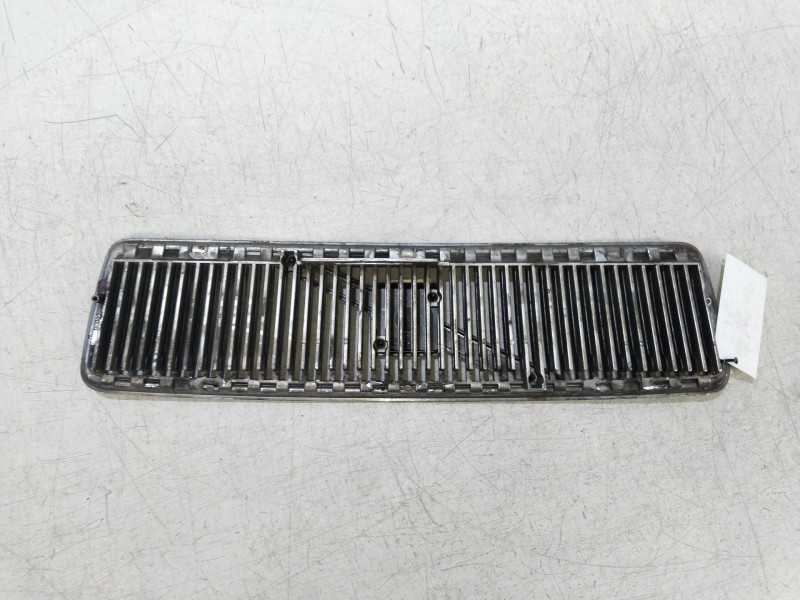 Recambio de rejilla delantera para volvo serie 460 1.7 turbo cat referencia OEM IAM   