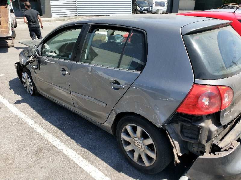 volkswagen golf v berlina (1k1) del año 2004