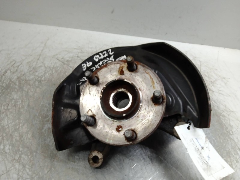 Recambio de mangueta delantera derecha para toyota picnic (m10) 2.2 turbodiesel referencia OEM IAM   