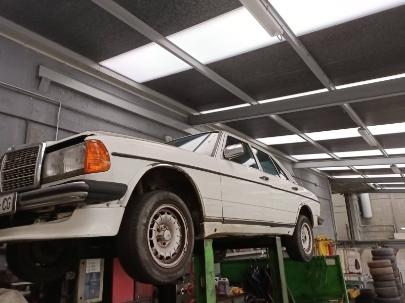 mercedes clase e (w123) berlina+coupe del año 1999 mercedes clase e (w123) berlina+coupe del año 1999