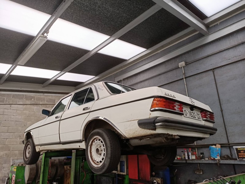 mercedes clase e (w123) berlina+coupe del año 1999 mercedes clase e (w123) berlina+coupe del año 1999