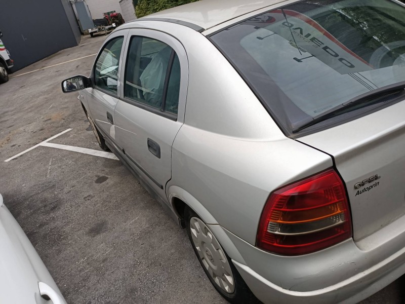 opel astra g berlina del año 2001