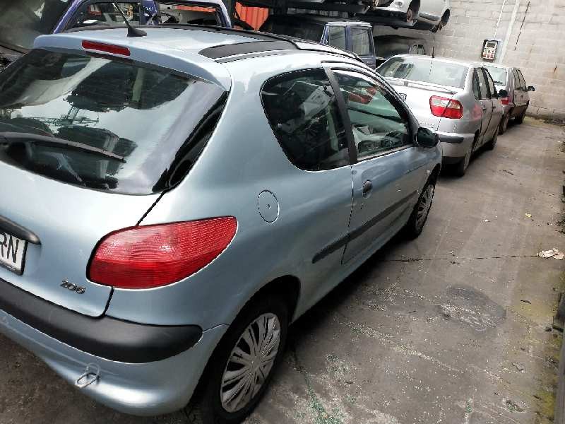 peugeot 206 berlina del año 2001