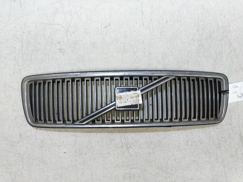 Recambio de rejilla delantera para volvo s70 berlina 2.5 cat referencia OEM IAM   