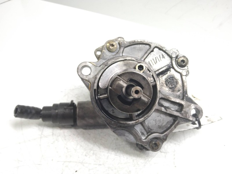 Recambio de depresor freno / bomba vacio para mercedes sprinter 02.00  caja abierta 2.2 cdi cat referencia OEM IAM A6112300265  