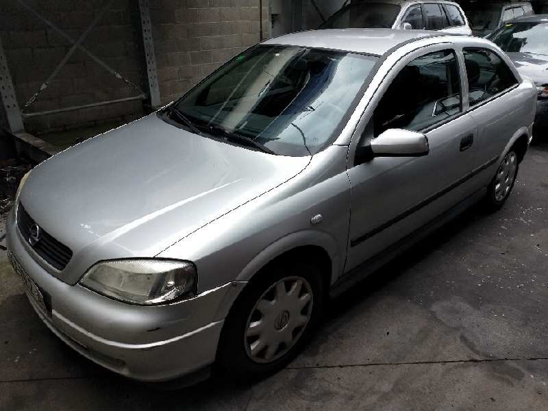 opel astra g berlina del año 2000