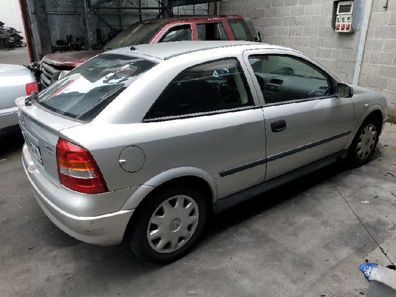 opel astra g berlina del año 2000