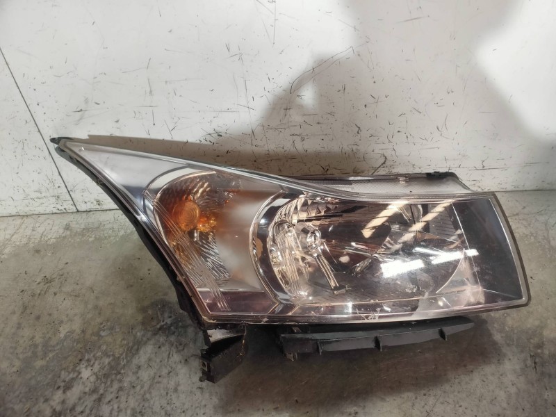 Recambio de faro derecho para chevrolet cruze ls referencia OEM IAM   