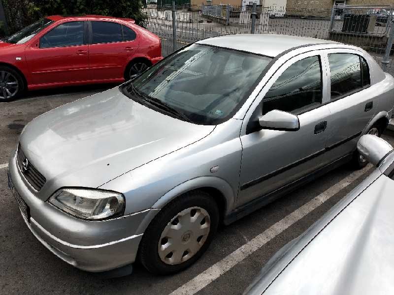 opel astra g berlina del año 2000