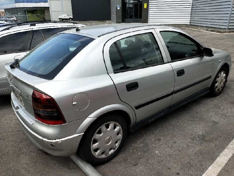 opel astra g berlina del año 2000
