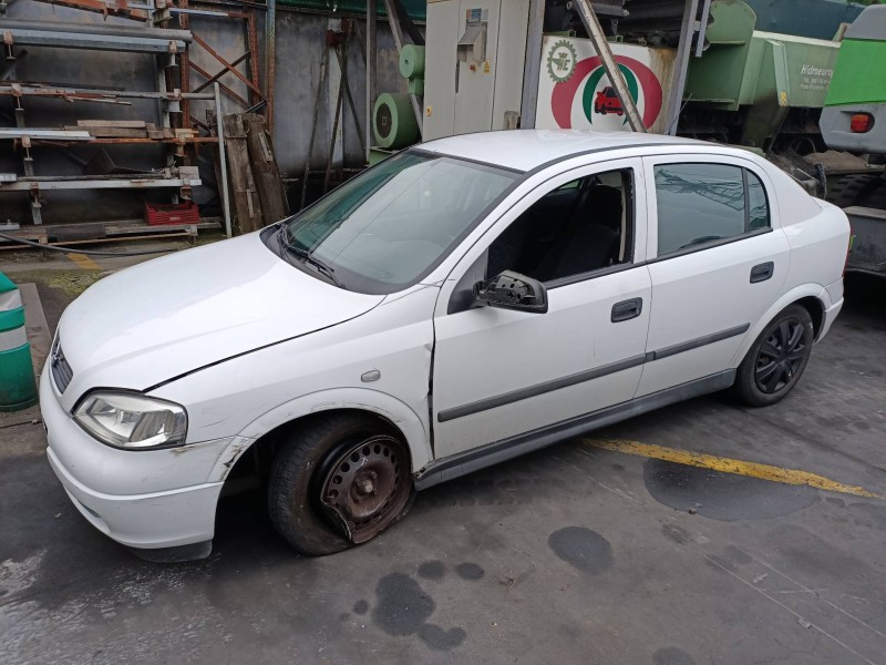 opel astra g berlina del año 2000